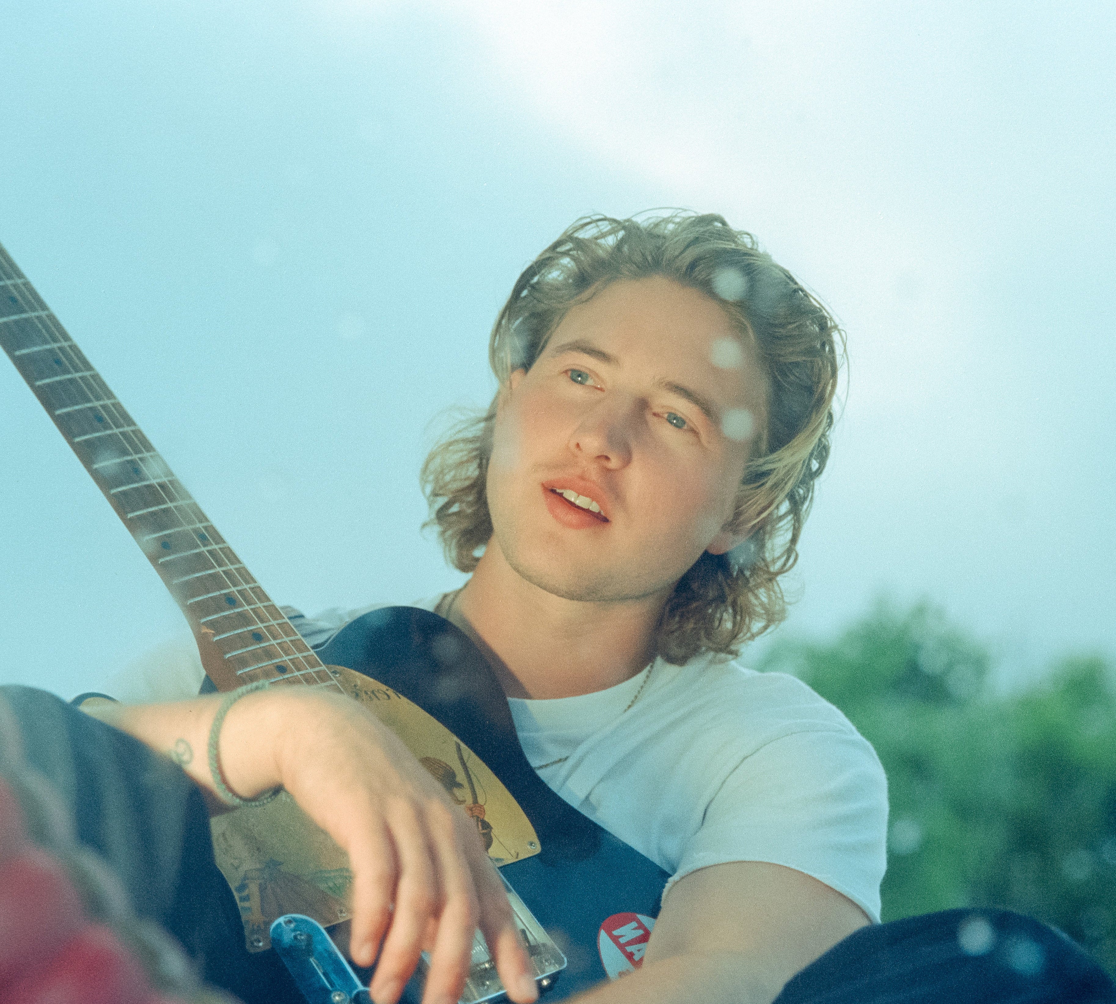 CHICAGO-BASED SINGER-SONGWRITER, TANNER DANE OF HOLLYY DROPS PULL TABS EP VIA EASY DOES IT RECORDS