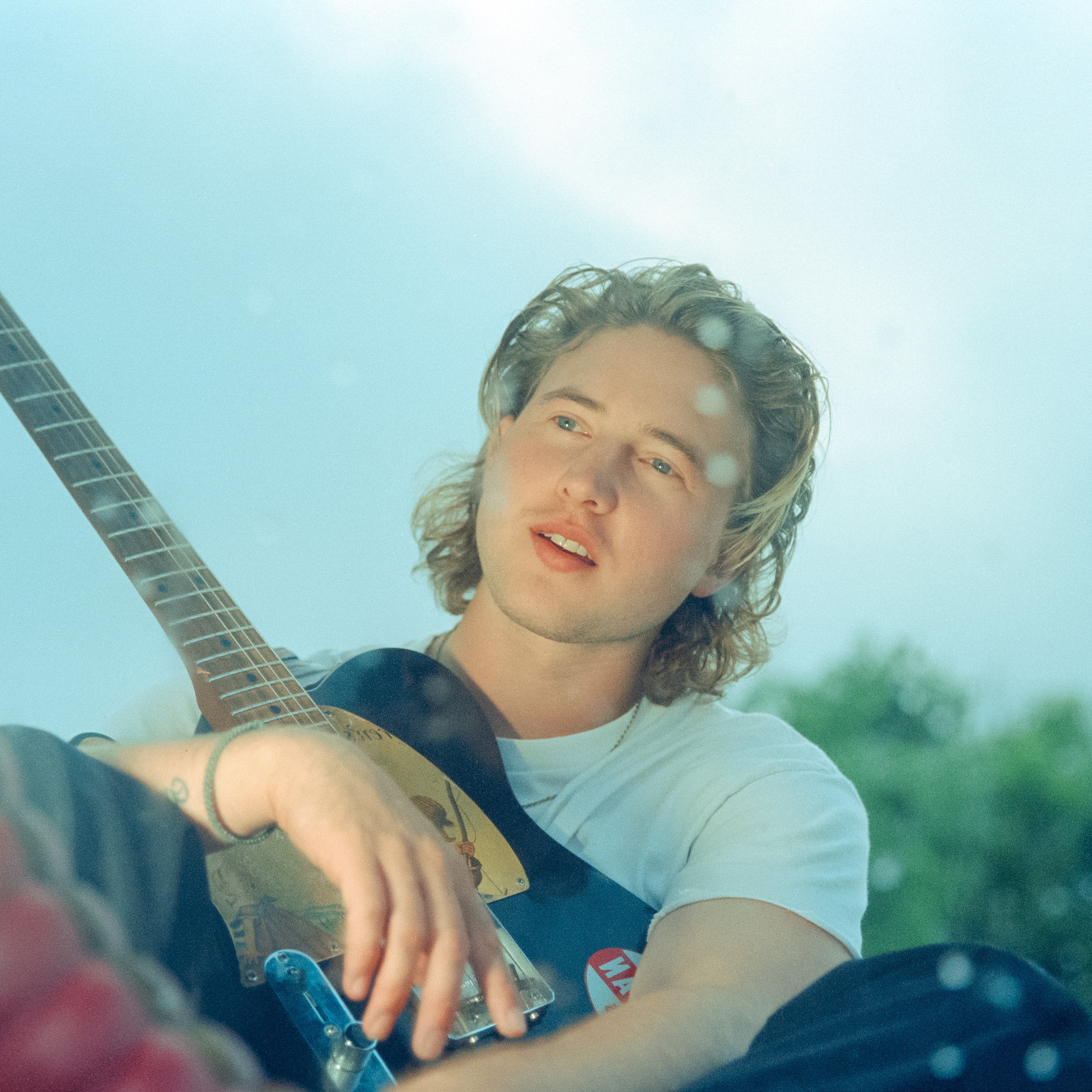 CHICAGO-BASED SINGER-SONGWRITER, TANNER DANE OF HOLLYY DROPS PULL TABS EP VIA EASY DOES IT RECORDS