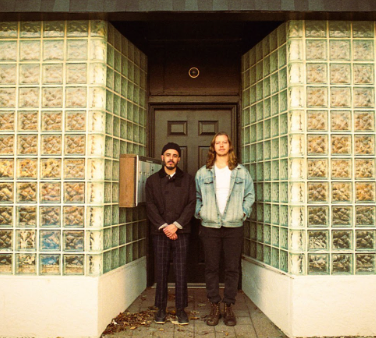 CHICAGO-BASED INDIE OUTFIT SIDE HUG ANNOUNCES  NEW ALBUM NEW LANGUAGE